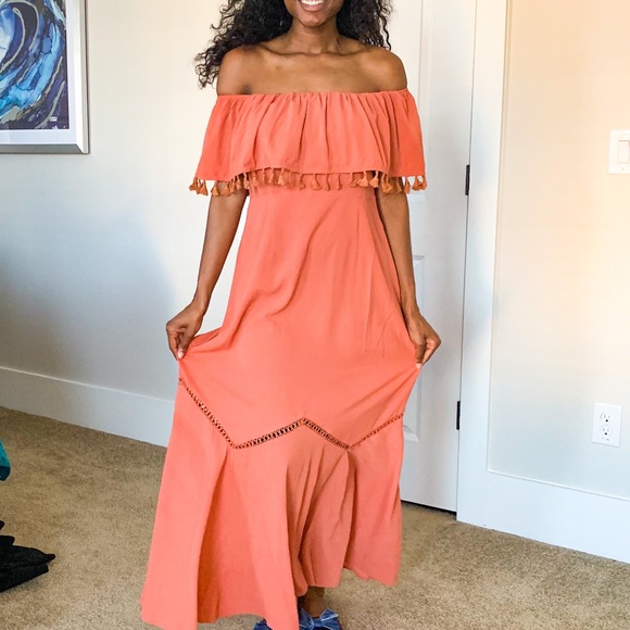 Boohoo Dresses & Skirts - Boohoo off the shoulder maxi dress